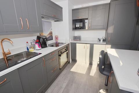2 bedroom flat for sale, West Cliff