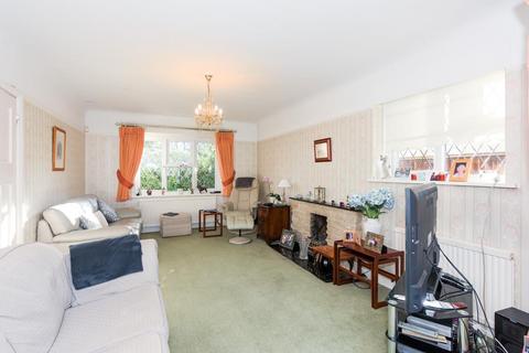 40 Greenways, Esher, KT10 0QD