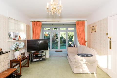 40 Greenways, Esher, KT10 0QD
