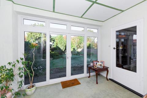 40 Greenways, Esher, KT10 0QD