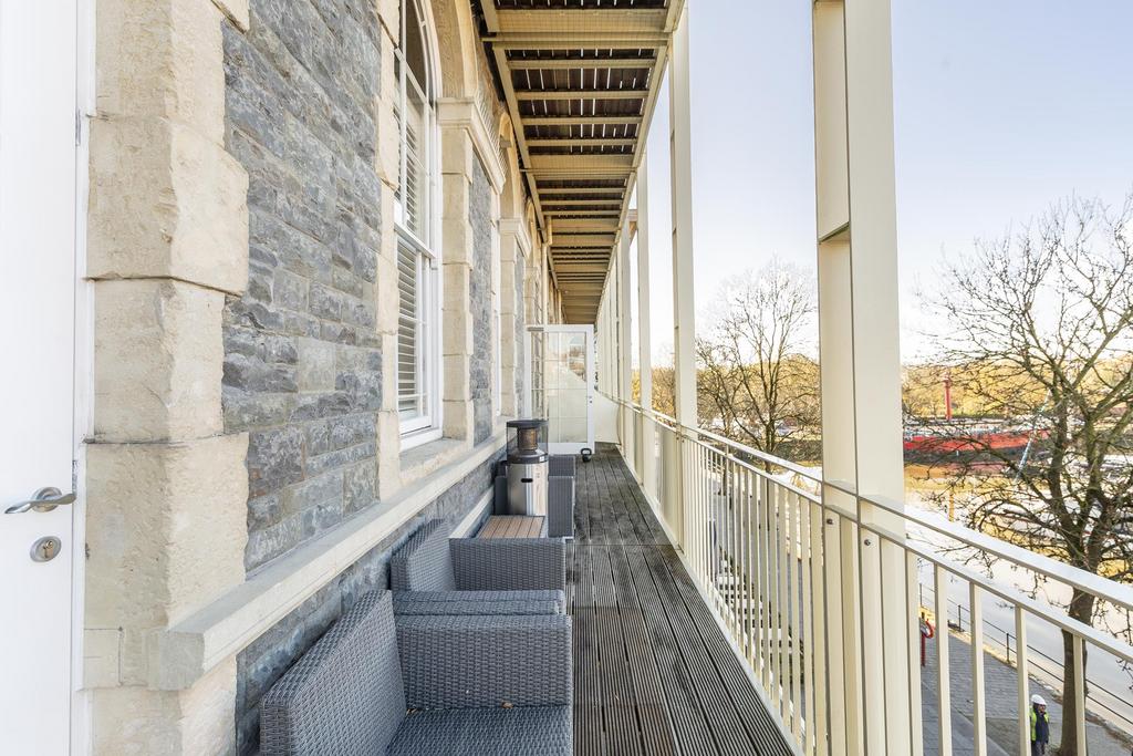 Apartment in Bristol - More