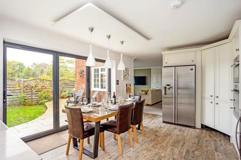 8 The Willows, Windsor, SL4 5UA