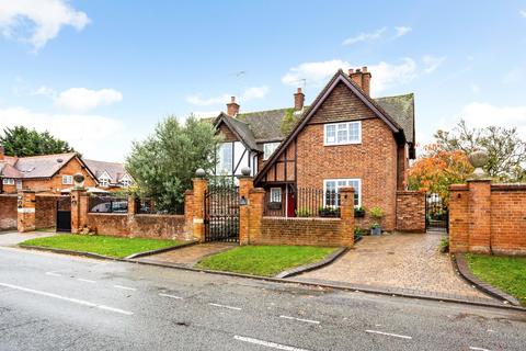 8 The Willows, Windsor, SL4 5UA