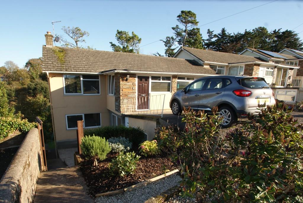 Queensway Torquay TQ2 6DF 3 bed semidetached house £240,000