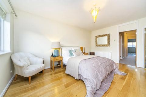 17 Goodhart Place, London, E14 8EG