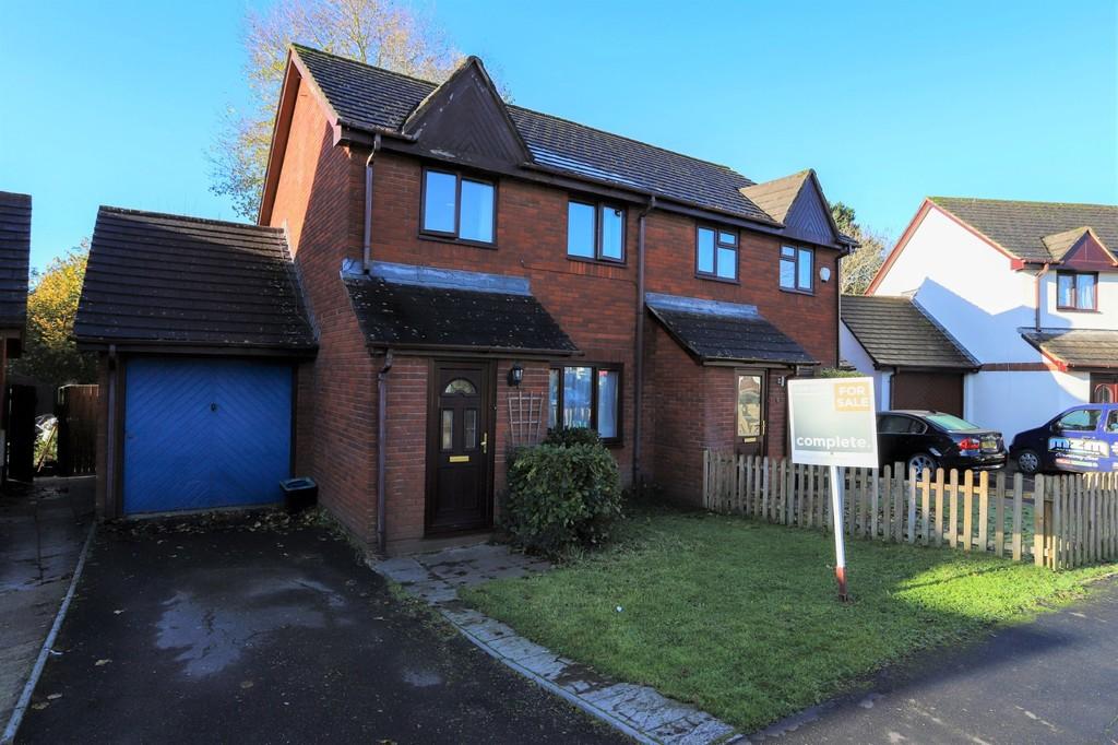 Daws Meadow, Kingsteignton 3 bed semidetached house £250,000