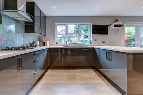 6 Beckett Close, Redditch, B98 8SR