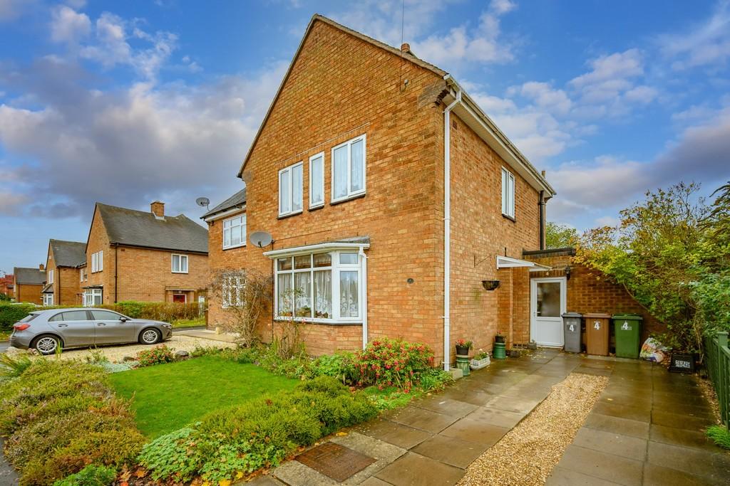 Packwood Close, Bentley Heath 3 bed semidetached house £365,000