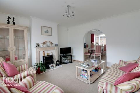 15 Durham Avenue, Romford, RM2 6JJ