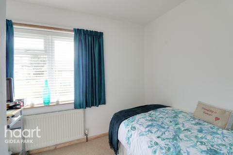 15 Durham Avenue, Romford, RM2 6JJ