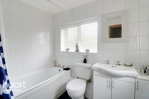 15 Durham Avenue, Romford, RM2 6JJ