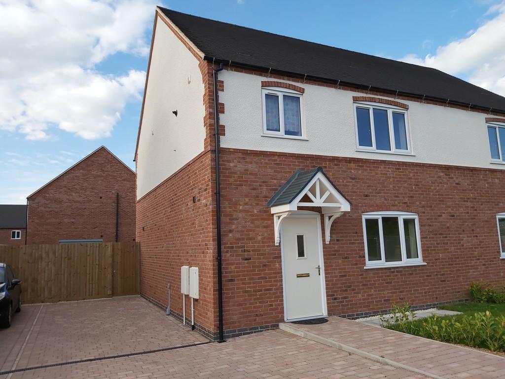 Ragley Close, Coton Lane 3 bed semidetached house £260,000