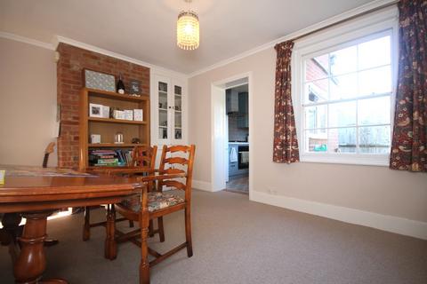 2 bedroom semi-detached house to rent, CHURCH STREET, LEATHERHEAD KT22