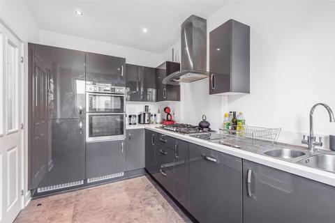 5 Olave Close, Coulsdon, CR5 3FW