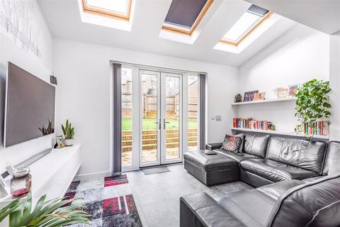 5 Olave Close, Coulsdon, CR5 3FW