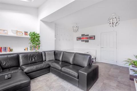 5 Olave Close, Coulsdon, CR5 3FW