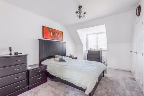 5 Olave Close, Coulsdon, CR5 3FW