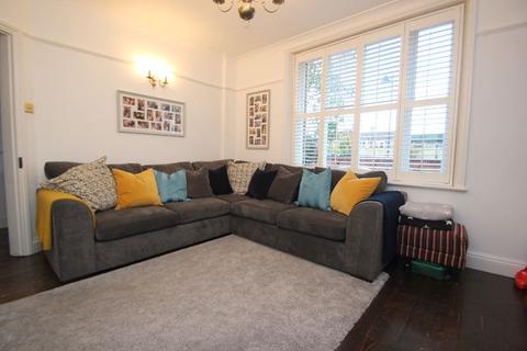 15 Scratton Road, Southend-on-sea, SS1 1EN