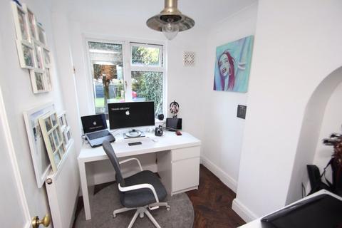 15 Scratton Road, Southend-on-sea, SS1 1EN