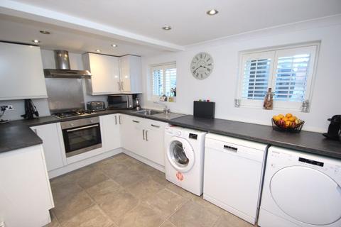 15 Scratton Road, Southend-on-sea, SS1 1EN