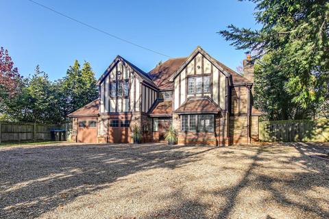 15 Landscape Road, Warlingham, CR6 9JB