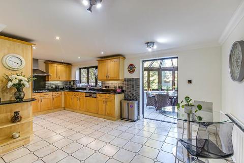 15 Landscape Road, Warlingham, CR6 9JB