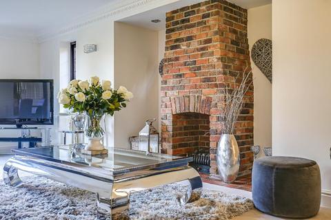 15 Landscape Road, Warlingham, CR6 9JB