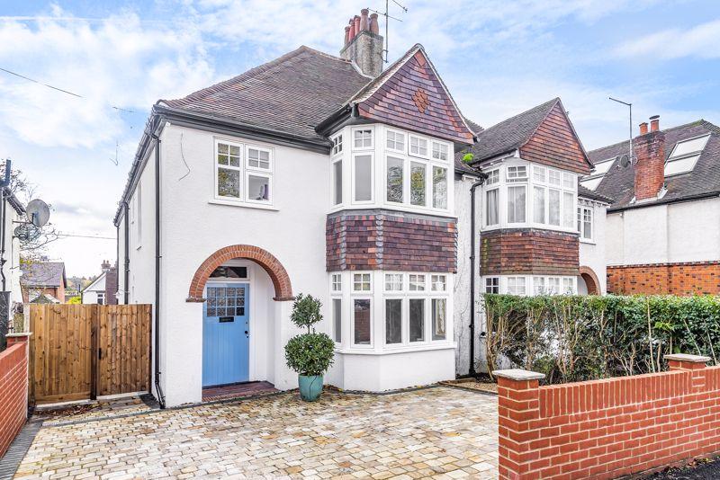 High Park Road, Farnham 4 bed semidetached house £3,200 pcm (£738 pw)