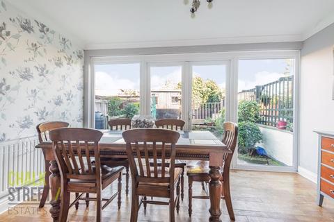 29 Whybridge Close, Rainham, RM13 8BB