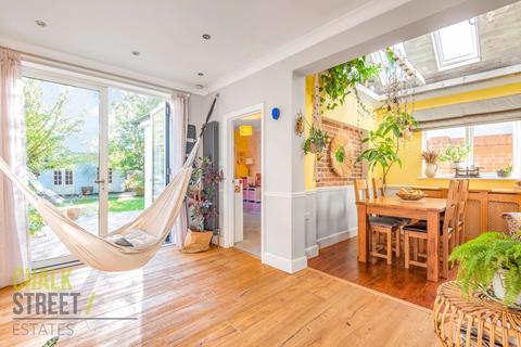 94 Howard Road, Upminster, RM14 2UU