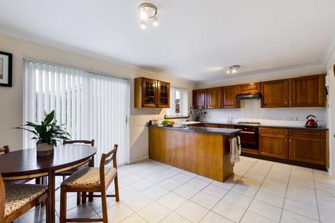 8 Birkfield Place, Carluke, ML8 4PZ