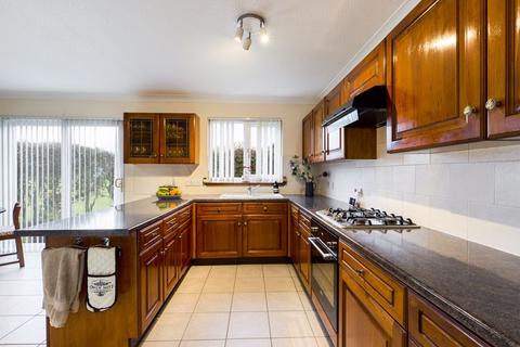 8 Birkfield Place, Carluke, ML8 4PZ