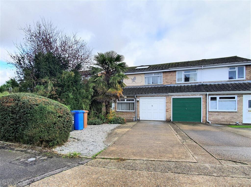 38 Holcombe Crescent - front.jpg