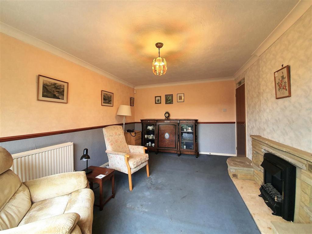 Holcome Crescent - lounge3.jpg