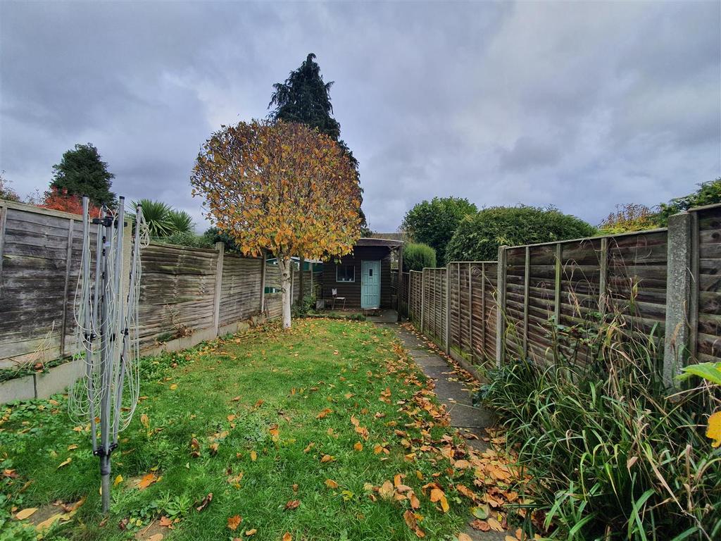38 Holcombe Crescent - front.jpg