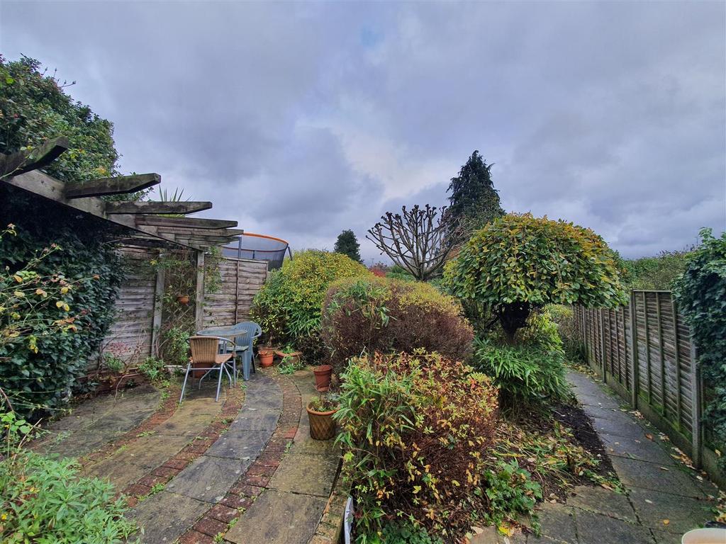 38 Holcombe Crescent rear garden.jpg