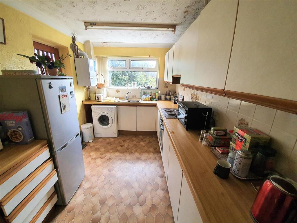 Holcombe Crescent kitchen 1.jpg