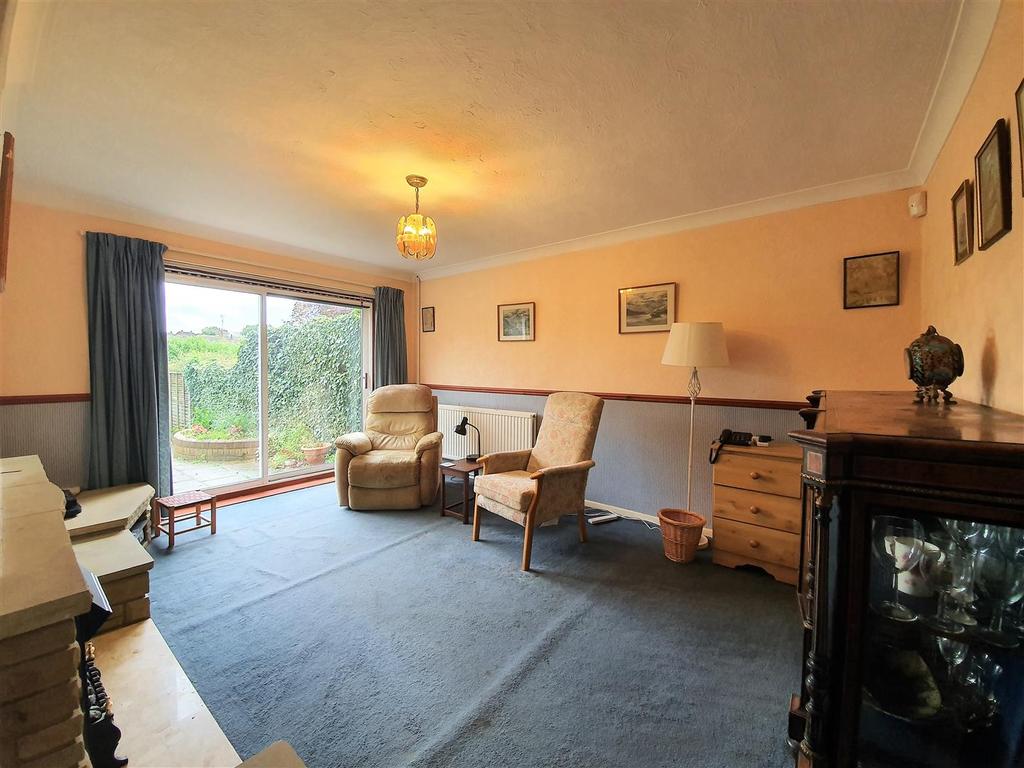 Holcombe Crescent -lounge2.jpg