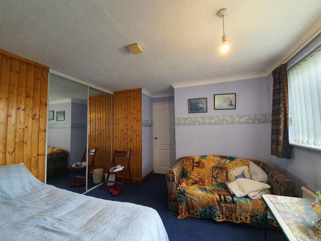 38 Holcome second bedroom.JPG