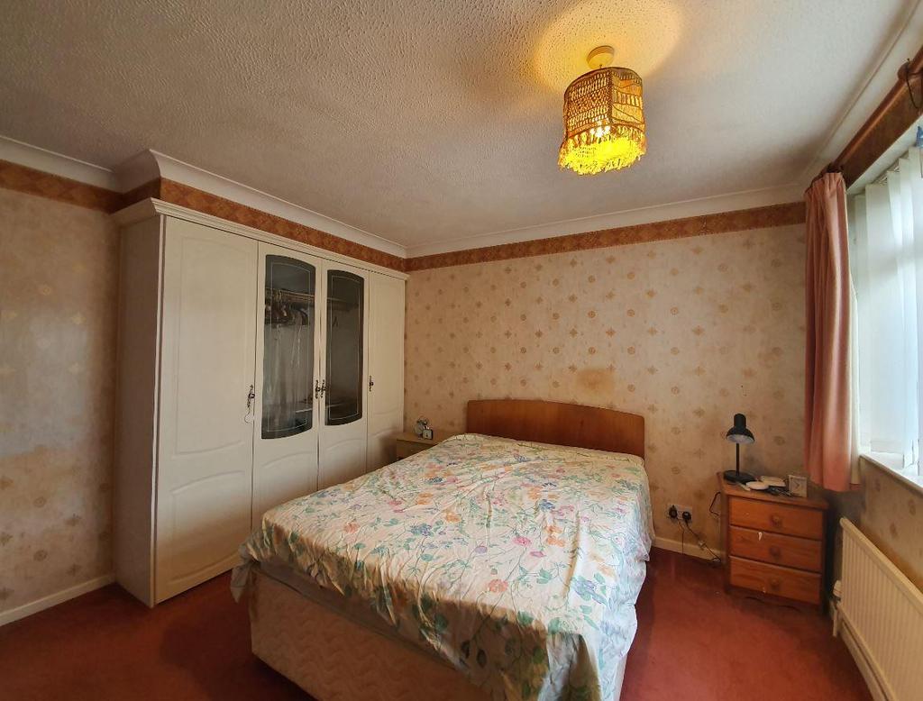 38 Holcombe Crescent master bedroom.JPG
