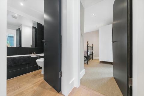 Flat 1, 32 Brading Road, London, SW2 2AW