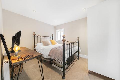Flat 1, 32 Brading Road, London, SW2 2AW