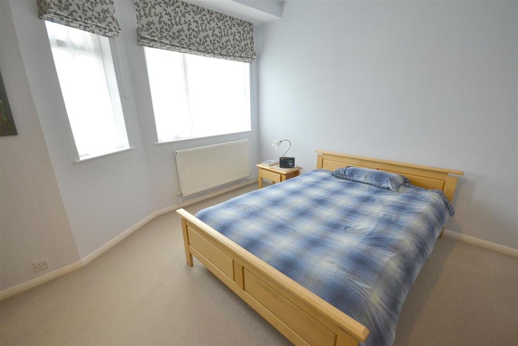24 elmfield ave 031.JPG