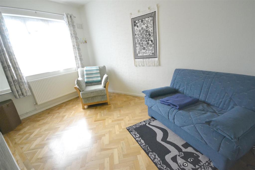 24 elmfield ave 020.JPG