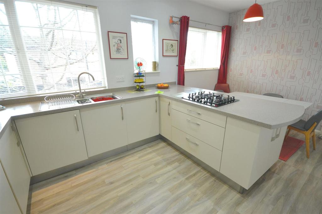 24 elmfield ave 046.JPG