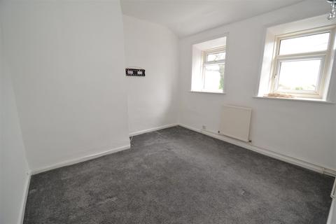 5 Brecks, Clayton, Bradford, BD14 6DY
