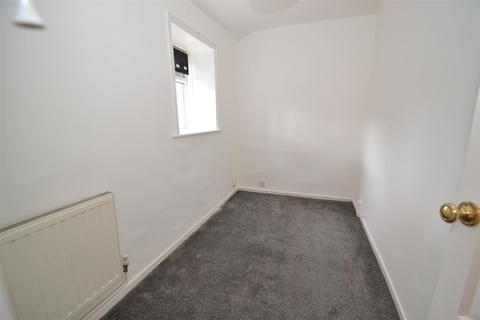 5 Brecks, Clayton, Bradford, BD14 6DY