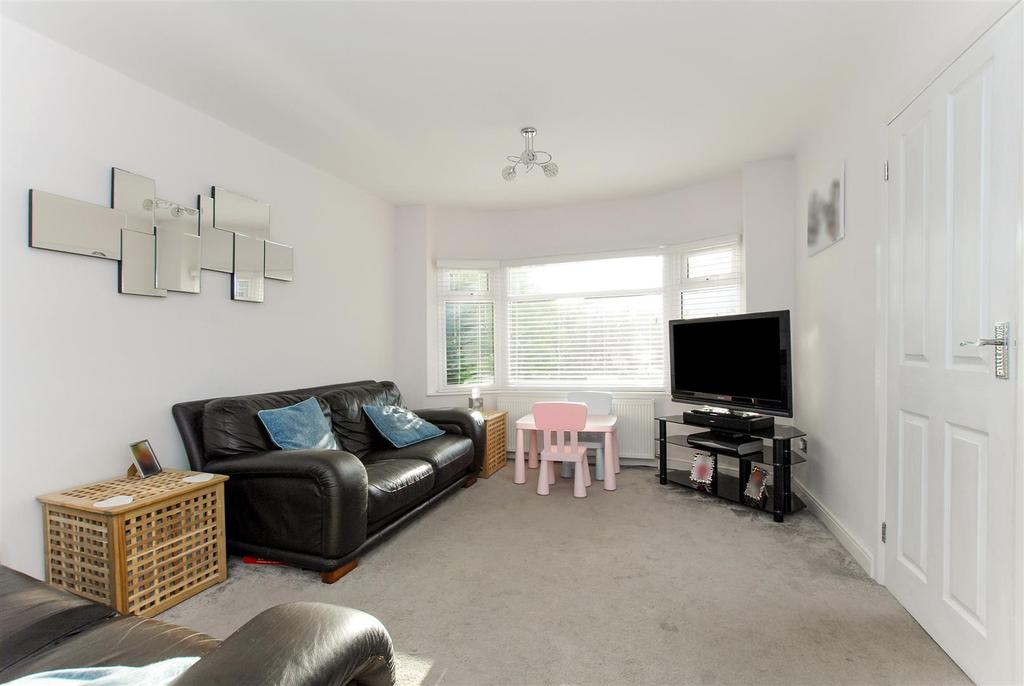 St. Andrews Way, Cippenham 3 bed semidetached house £384,950