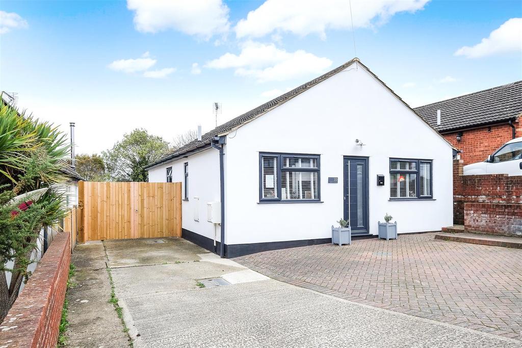 Valkyrie Avenue, Whitstable 4 bed detached bungalow £565,000