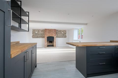 27 Grantham Road, Ropsley, Grantham, NG33 4BX
